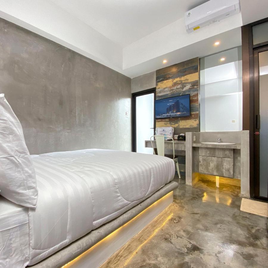 Dparagon Malioboro Джокьякарта Экстерьер фото